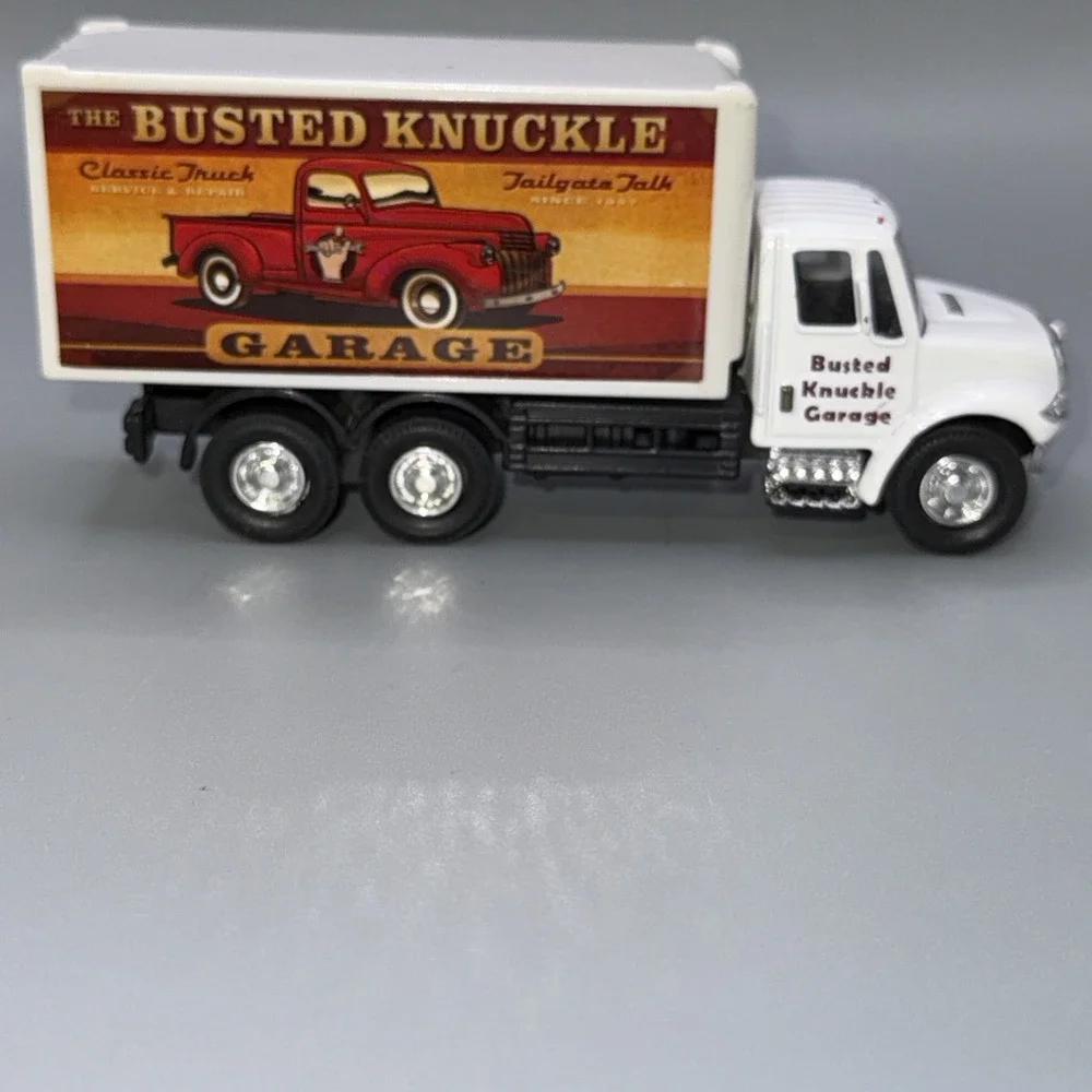 International Busted Knuckle Garage & Farmland Truck Showcasts  5
